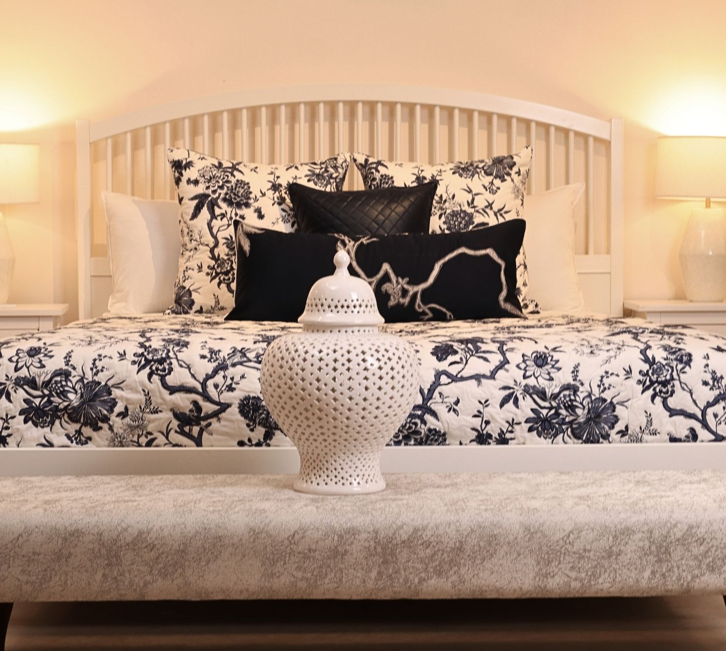 Wilderness Printed blue and white Quilted Bedspread