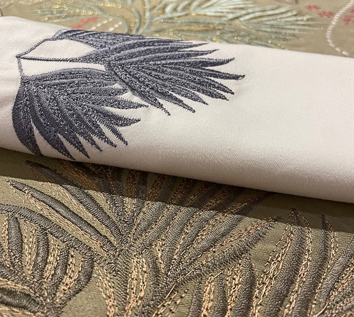 Leaves Of Paradise Table Runner SET