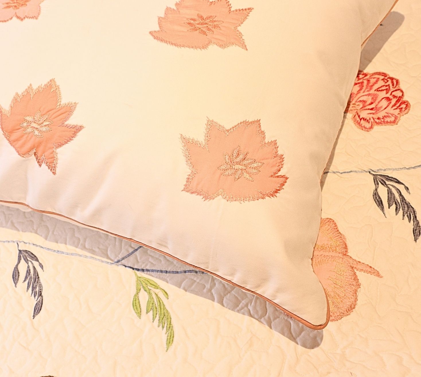 Floral Gardenia Quilted Bedspread