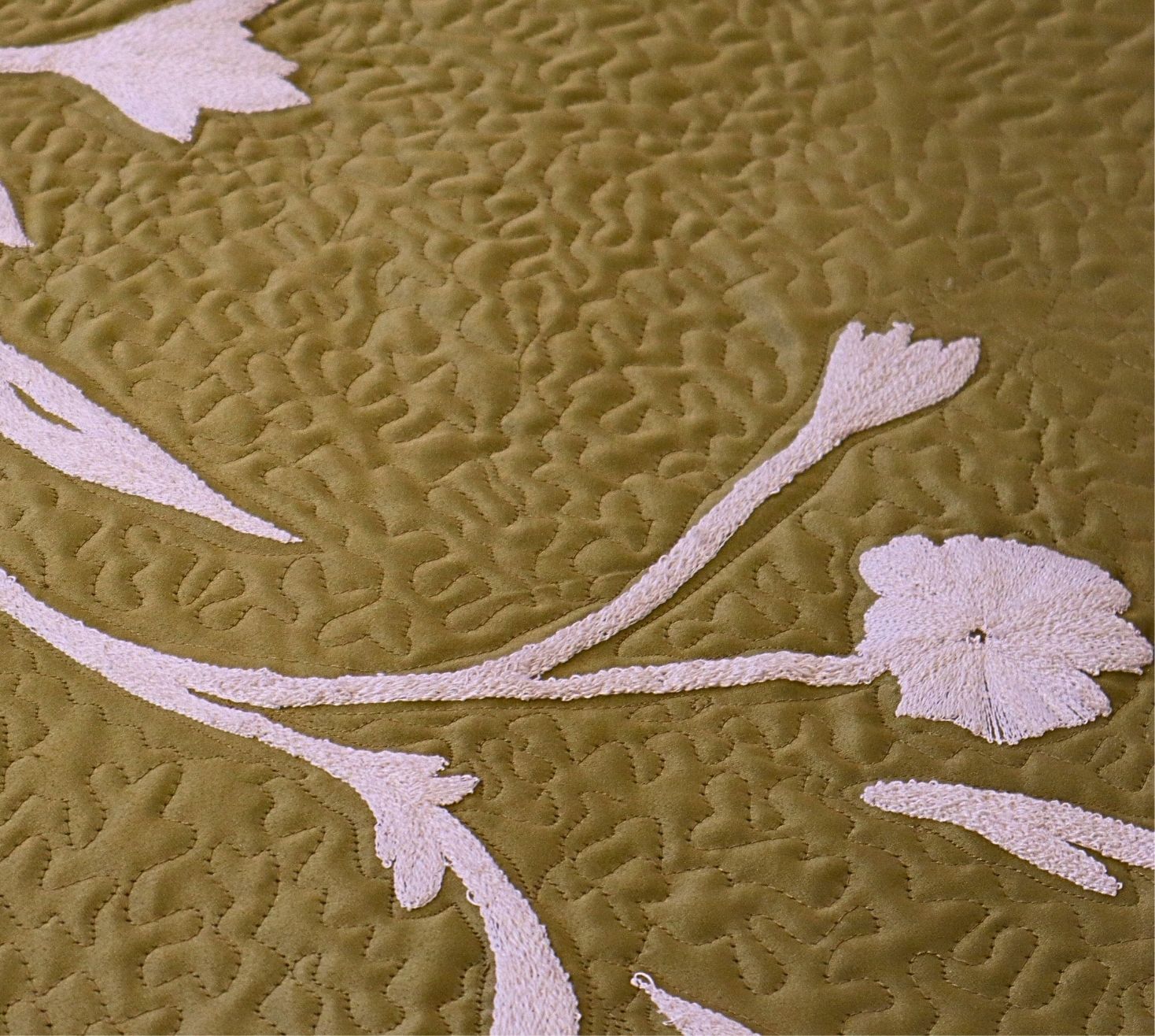 Olive with white dori fern quilted bedspread