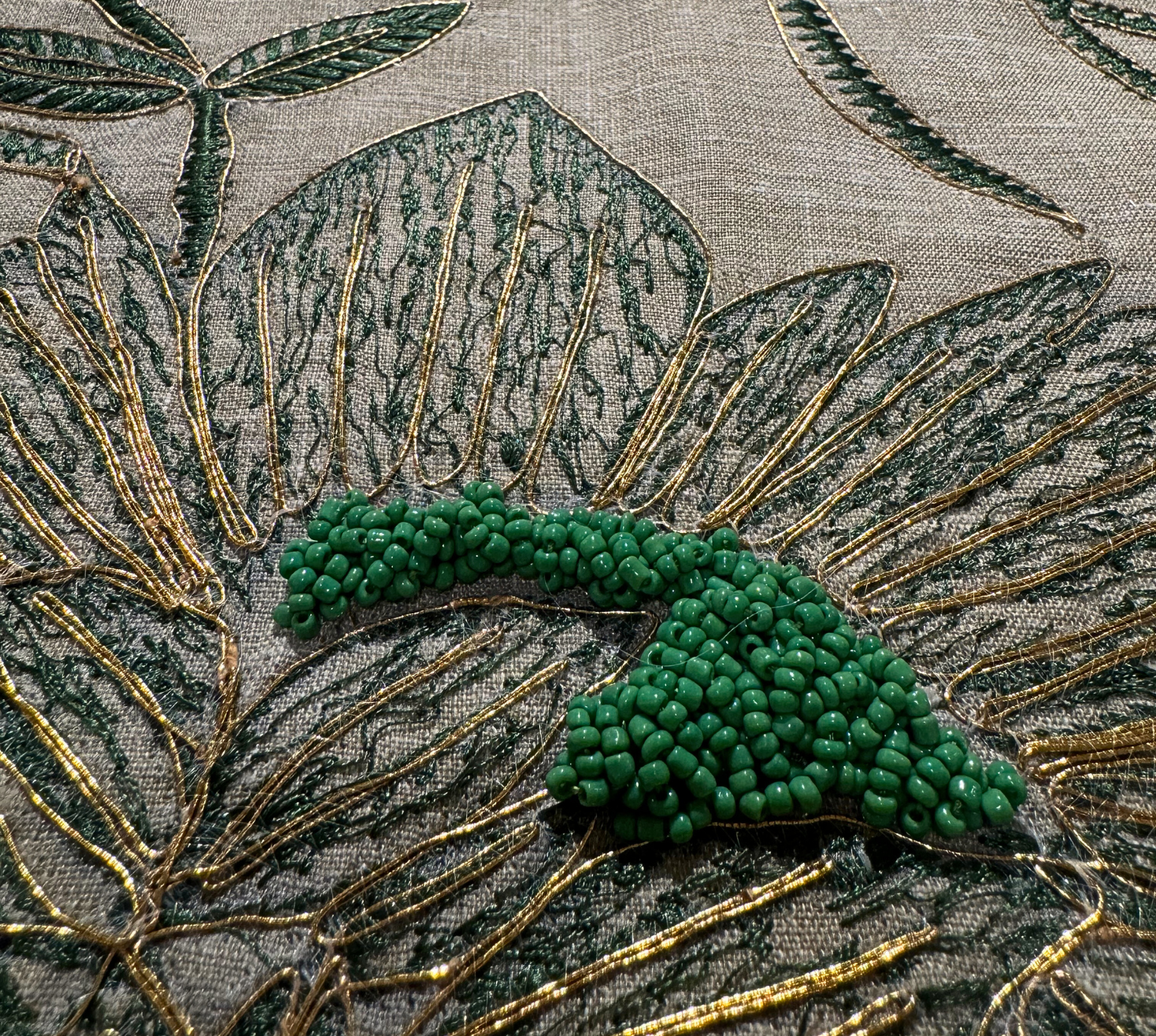 Majestic jaded vine Embroidered Table Linen set