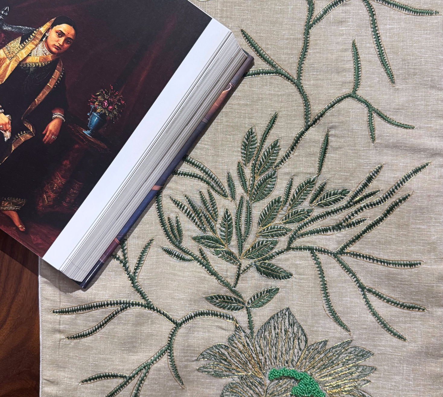 Majestic jaded vine Embroidered Table Linen set