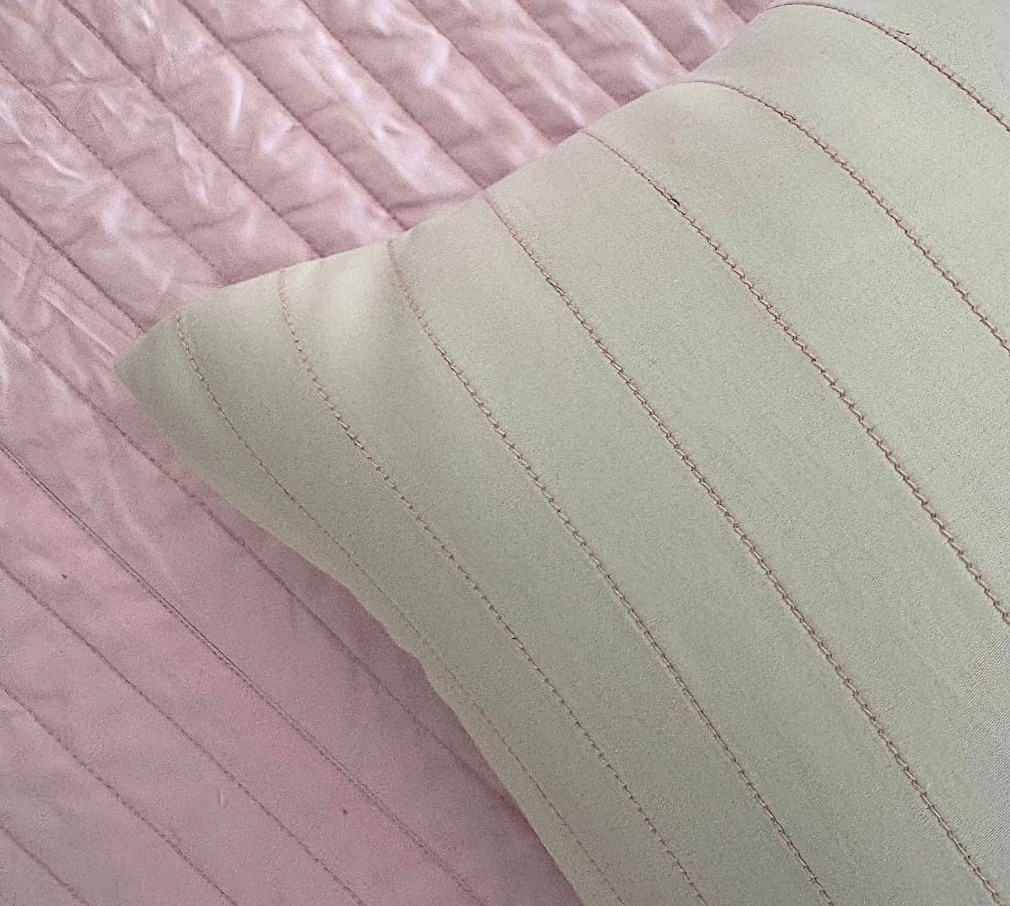The Oyster pink Charm Vertical Patterned Quilted Bedspread