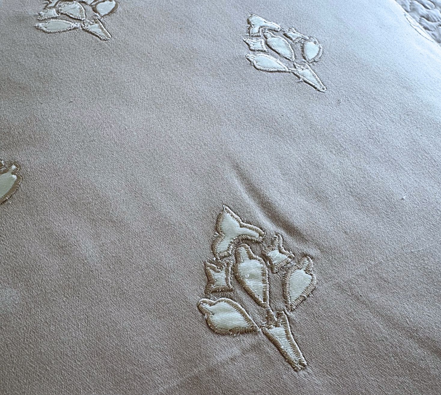 The lotus rests quilted bedspread