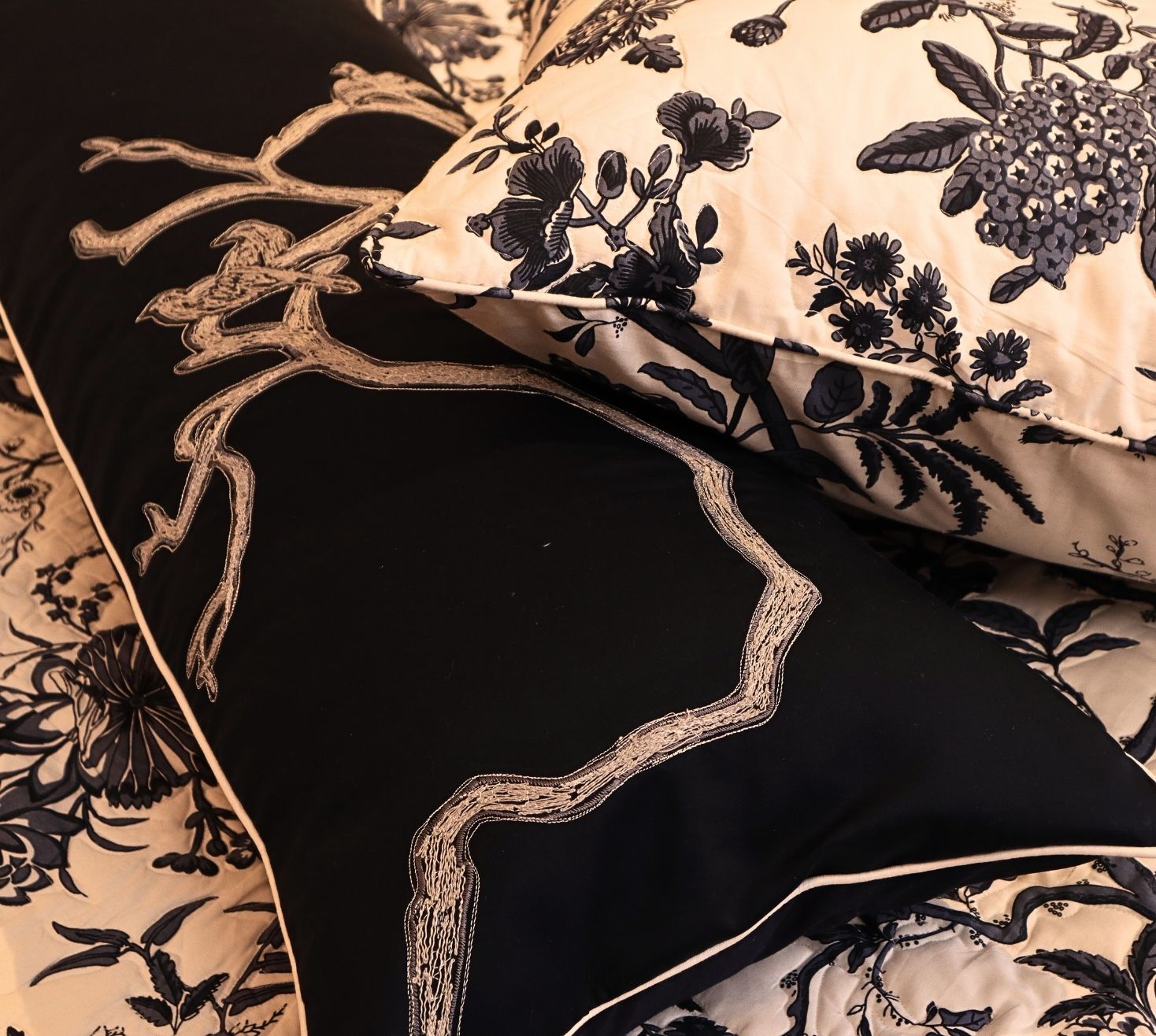 Wilderness Printed  blue and white Quilted Bedspread