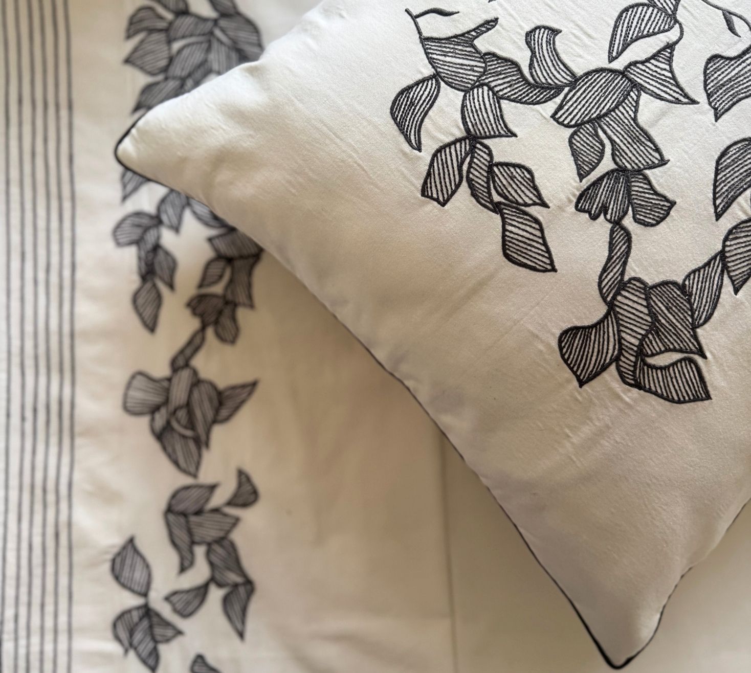 Grey Petals Lines  Duvet bed spread