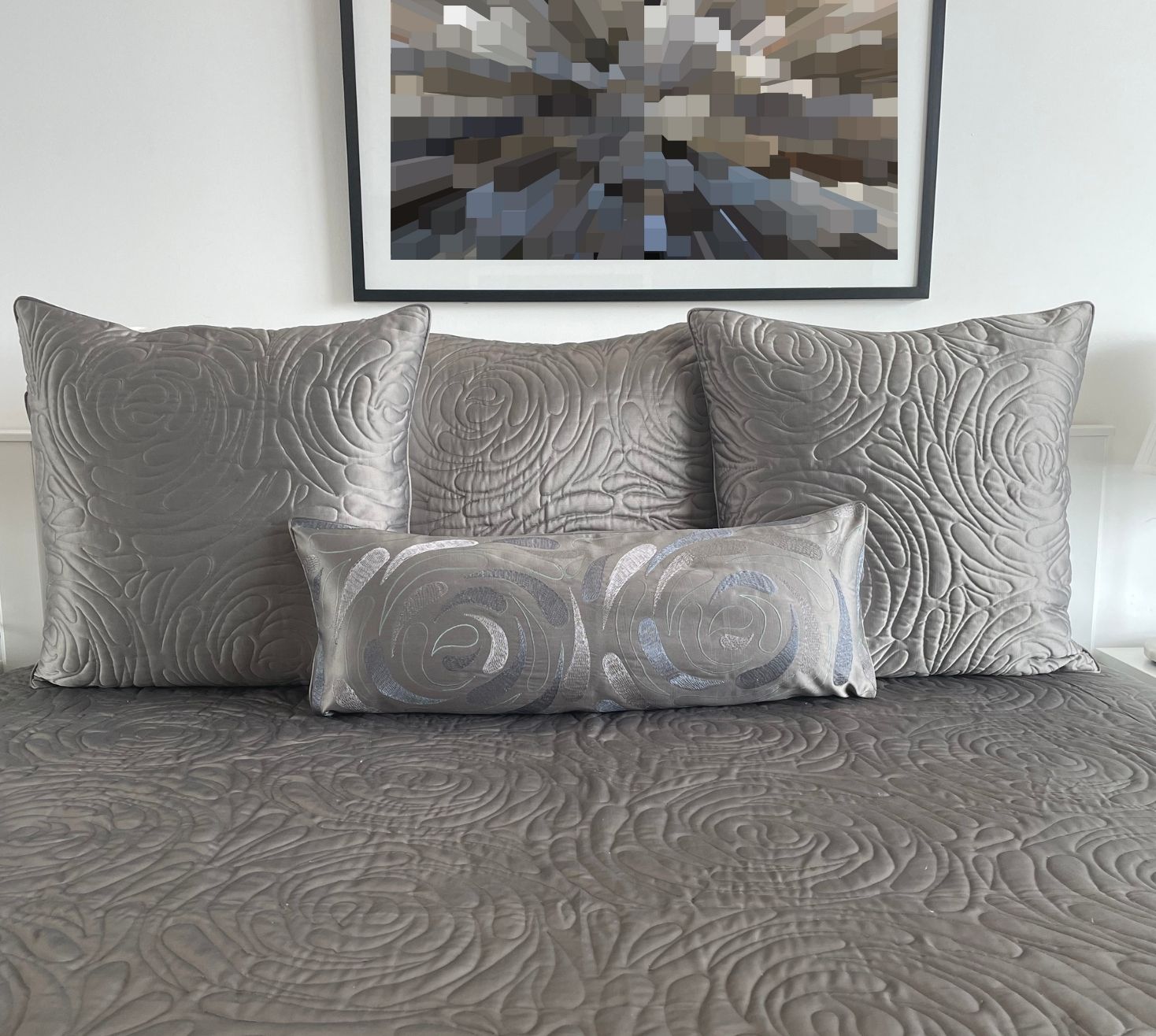 Glistening rose patterned quilted bedspread