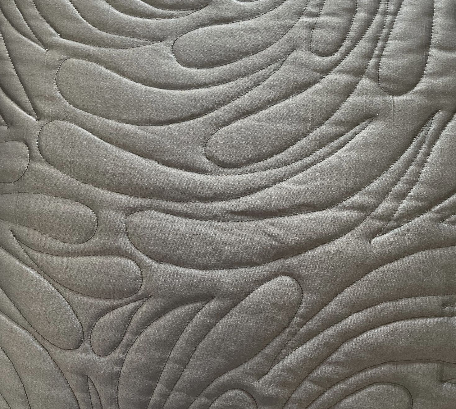 Glistening rose patterned quilted bedspread